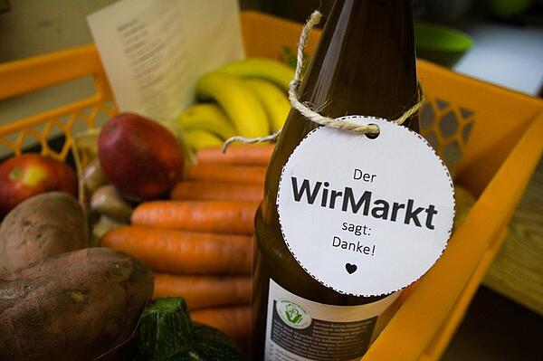 Obst und Gemüse in einem Korb